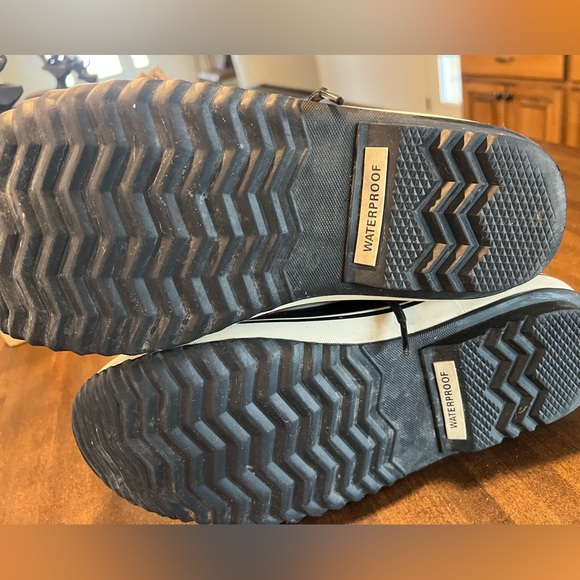 Sorel Women’s Winter Carnival Waterproof Boot
Size 10.5 ( Fit like 11 ) - Picture 5 of 6